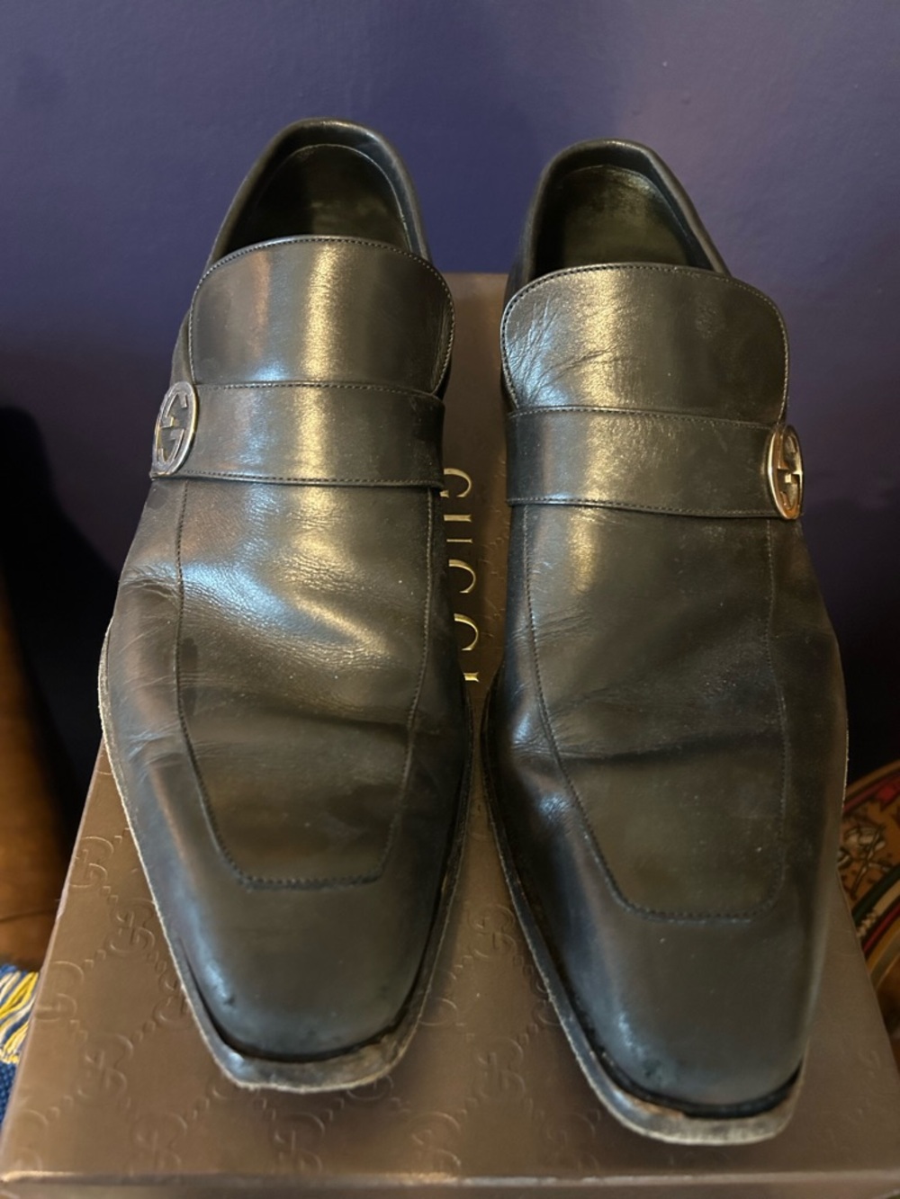 Gucci Black Leather Slip-On Loafers with Interlocking G Accent - Picture 4 of 7